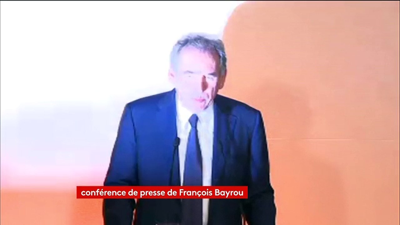 François Bayrou assure qu'il n'y a "jamais eu d'emplois fictifs" au MoDem