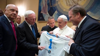 Jerry Jones speaks about meeting Pope Francis at the Vatican