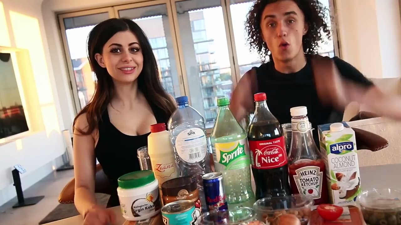 2 PEOPLE DIED DRINKING THIS SMOOTHIE! (Smoothie Challenge)