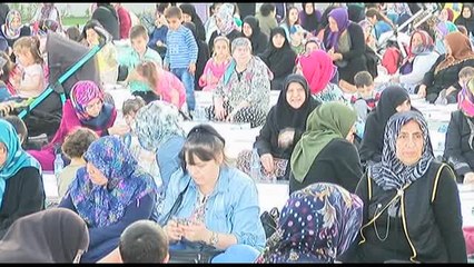 Kadir Gecesi'nde Beyoğlu'nda 5 Bin Kişilik İftar
