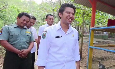 Emil Dardak Biasa Pakai Sepatu Kets - AIMAN