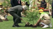 両陛下、植樹祭で富山に　市民ら提灯で歓迎