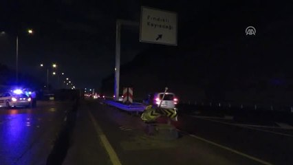 Maltepe'de Devrilen Kamyon Karayolunu Kapattı