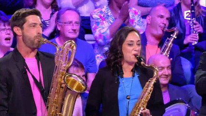 Des musiciens font une surprise à Nagui sur France 2 pour "La Fête de la Musique" - Regardez