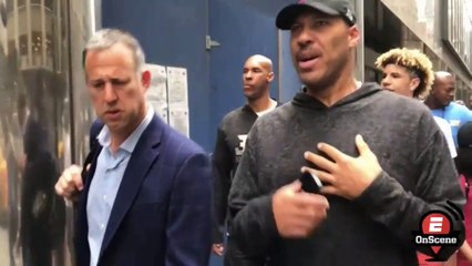 【NBA】Lavar Ball Takes Over the Streets of New York  2017 NBA Draft