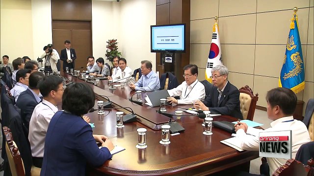 President Moon orders 'blind screening' hiring system in public sector to ensure fair competition