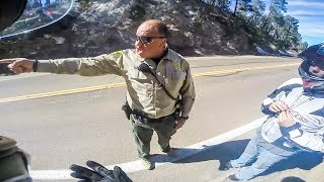 POLICE CHASE BIKERS - POLICE vs. BIKERS - GETAWAYS & ENCOUNTERS