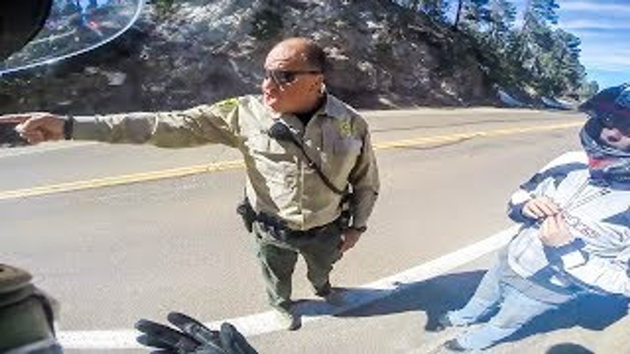 POLICE CHASE BIKERS - POLICE vs. BIKERS - GETAWAYS & ENCOUNTERS