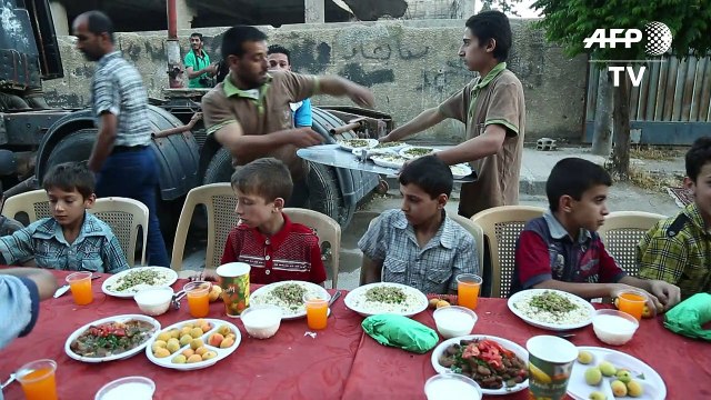 In Syria's besieged Douma, Ramadan meals among the ruins