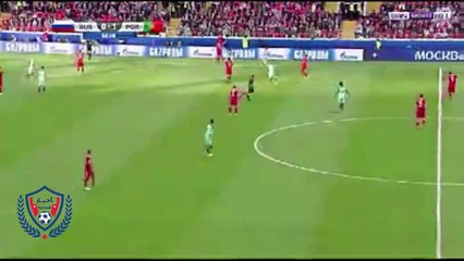 طلب غريب لمشجعة من كريستيانو اثناء مباراة البرتغال ضد روسيا