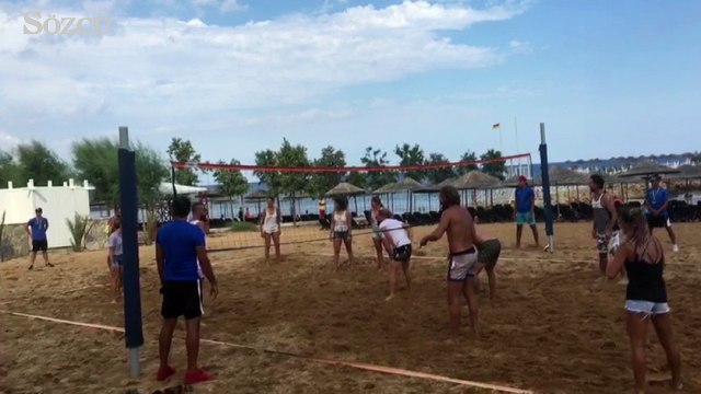 Survivor'da elenen yarışmacılar voleybol oynayarak stres attı