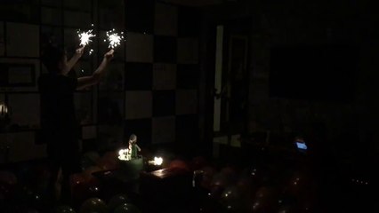 Cường Đôla hát mừng sinh nhật Subeo