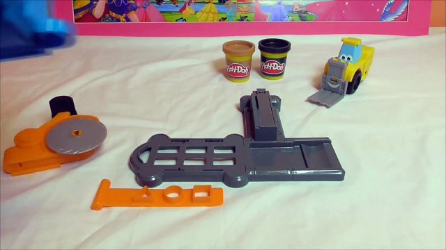 Little Kelly - Toys & Play Doh - DIGGIN' RIGS Play Doh Toys! (p