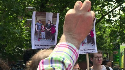 Londres: manifestation après l'incendie de la Grenfell Tower