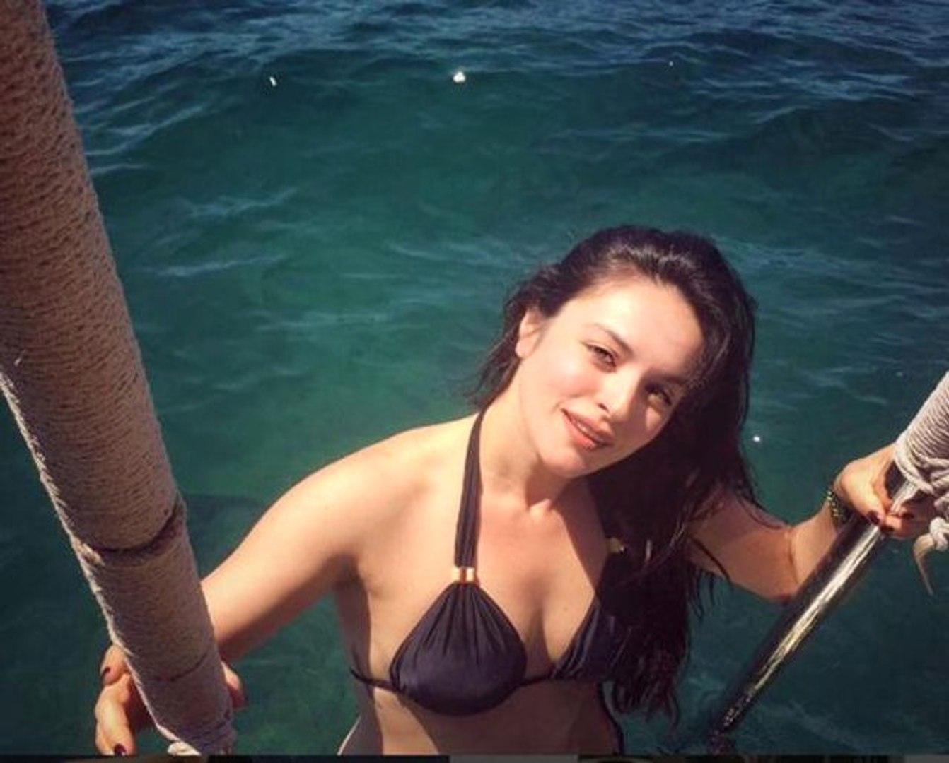 Ezgi Mola Kimdir ? Ezgi Mola Kaç Yaşında ? Ezgi Mola Nereli ? Ezgi Mola 