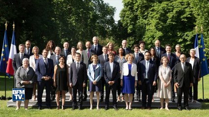 Pourquoi Macron et Philippe ne sont pas devant sur la nouvelle photo du gouvernement