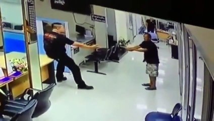 Il désarme un homme qui le menaçait avec un couteau