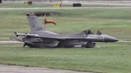 Pilot ejects after fiery F-16 crash at Ellington Airport