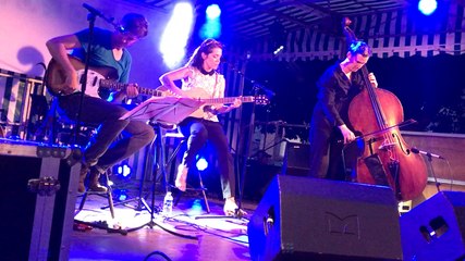 Emma Daumas à la fête de la musique à Vire