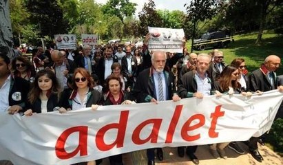 Avukatlardan adalet nöbetine destek yürüyüşü