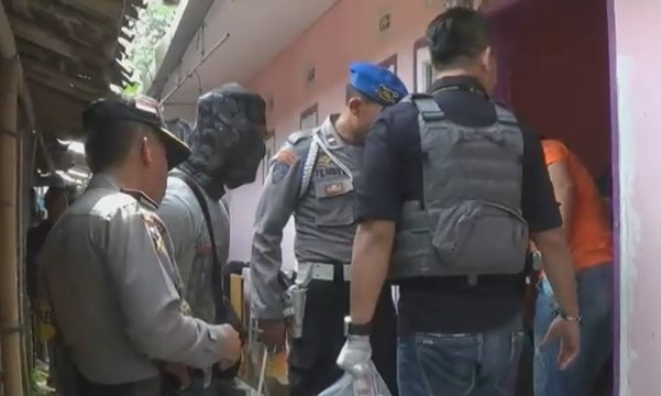 Densus 88 Sita Barbuk yang Diduga untuk Aksi Teror