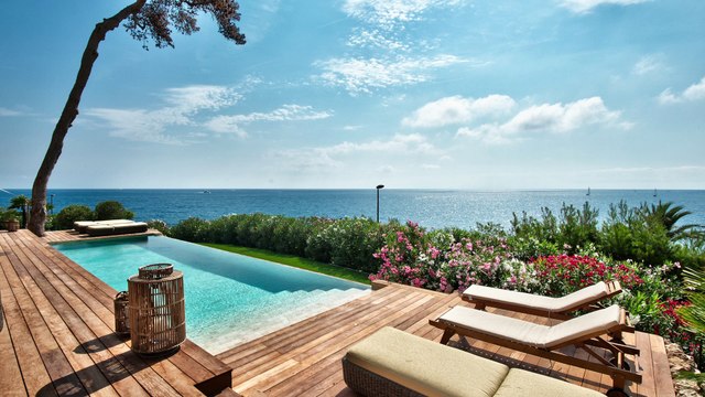 Location Villa Cap d'Antibes 06160 - Maison contemporaine 340 m² - Vue Mer panoramique - Piscine sur terrain 1500.00 m²