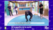 Fou rire après une blague coquine de Michel Cymès