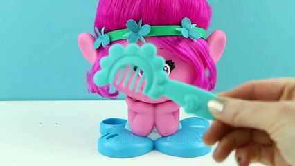 Trolls Poppy Style Station and Pink Fizz Makeup Case with Surprises