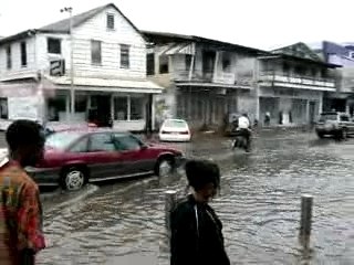 Suriname in de regen