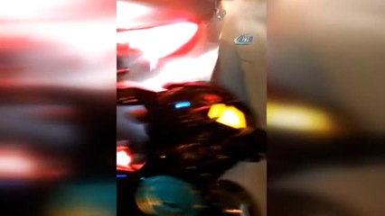 Motosikletli Sürücü Yeşil Işıkta Duran Otomobile Böyle Çarptı