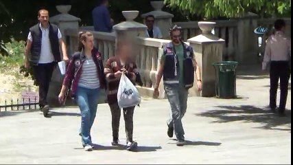İki Çocuk Annesi Uyuşturucu Satarken Suçüstü Yakalandı