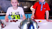 Гигантский ЯЗЫК против МАРМЕЛАДНОГО. Дети в шоке!!! Real Food vs Gummy Food Candy Challeng