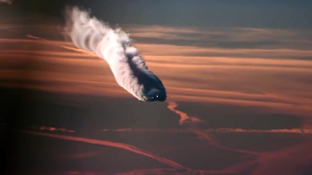 Ce pilote d'avion filme un autre avion qui arrive droit sur lui : Images incroyables