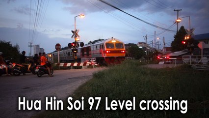 Hua Hin Soi 97 Level crossing