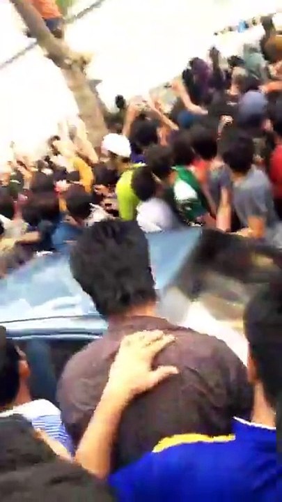 Pakistan crowd Welcome Pakistani Cricket Team C...
