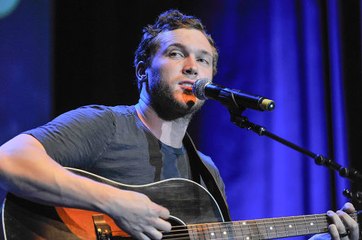 'American Idol' winner 'oppressed' by show's contracts