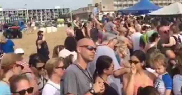 Hundreds Show Up to See Rehabilitated Sea Turtles Back into Ocean