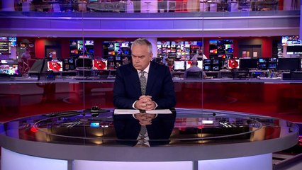 Un des présentateurs vedette de la BBC passe 4 longues minutes sans savoir qu'il est à l'antenne...