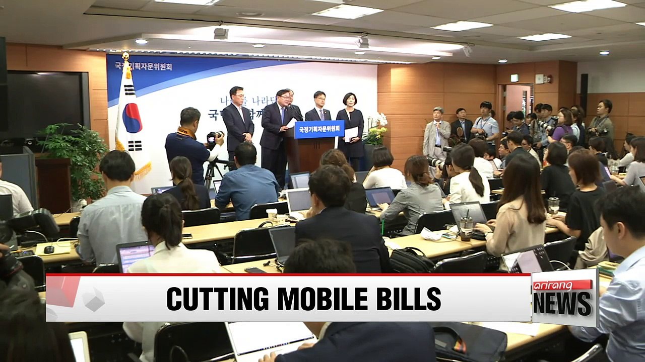 President Moon's policy planning advisory committee and gov't settle on cutting telecom service fees
