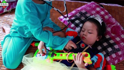 Y médico congelado divertido en en Niños vida poco hombre araña superhéroe Elsa real