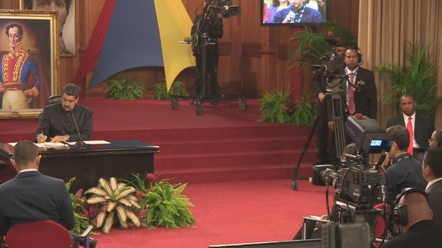 Un joven asesinado por guardias deja nueva jornada de protestas en Venezuela.-