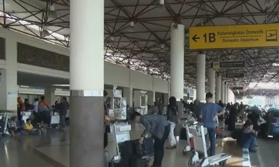 Pemudik Penuhi Bandara Juanda Surabaya