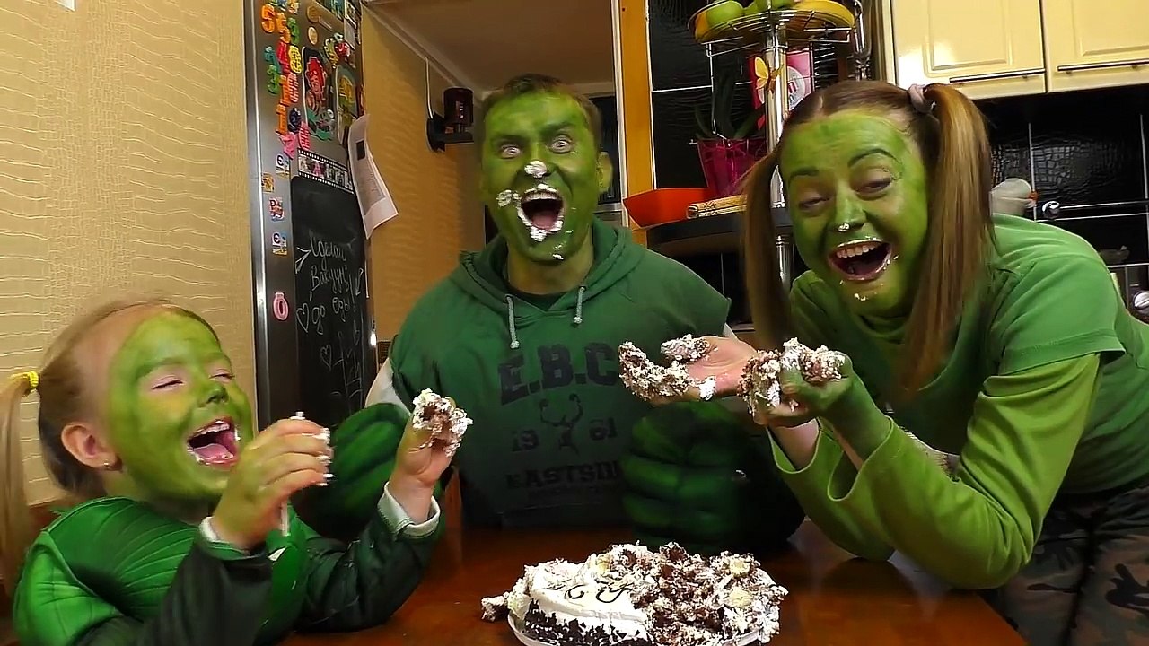 Bad Baby Hulk vs Daddy Hulk Вредные детки Халки Superhero in Real Life / Songs Johny Johny