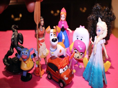 QUEEN ELSA HAS TO PICK ASSISTANT+ SPIDERMAN ANNA BENNY MAX MOANA GIDGET CARS SKYE ELSA BARBIE