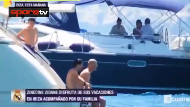 Zinedine Zidane tatilin keyfini çıkarıyor!