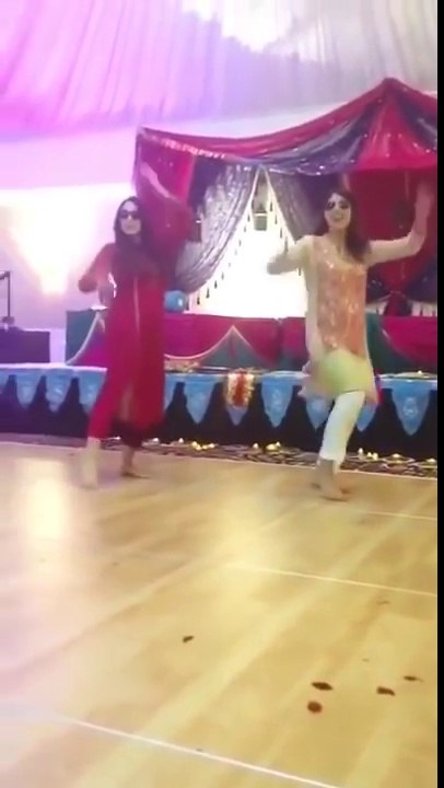 Best Mehndi Dance on Breakup Song and Kala Chashma Wedding Dance 2017