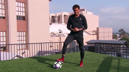 Neymar Jr. Attempts Terrifying Shot from Jimmy Kimmel’s Roof