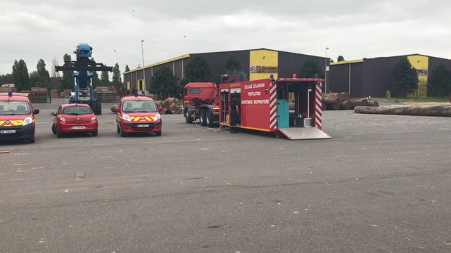 Incendie sur un site de stockage et de broyage de bois