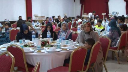 Öksüz Büyüyen Vali, Yetim Çocukların Programında Duygulu Anlar Yaşadı