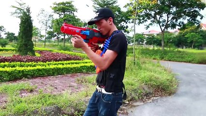 Superhero action Spiderman Super HERO MAN Nerf guns Cyclops Clown SWAT Team combat Zombies